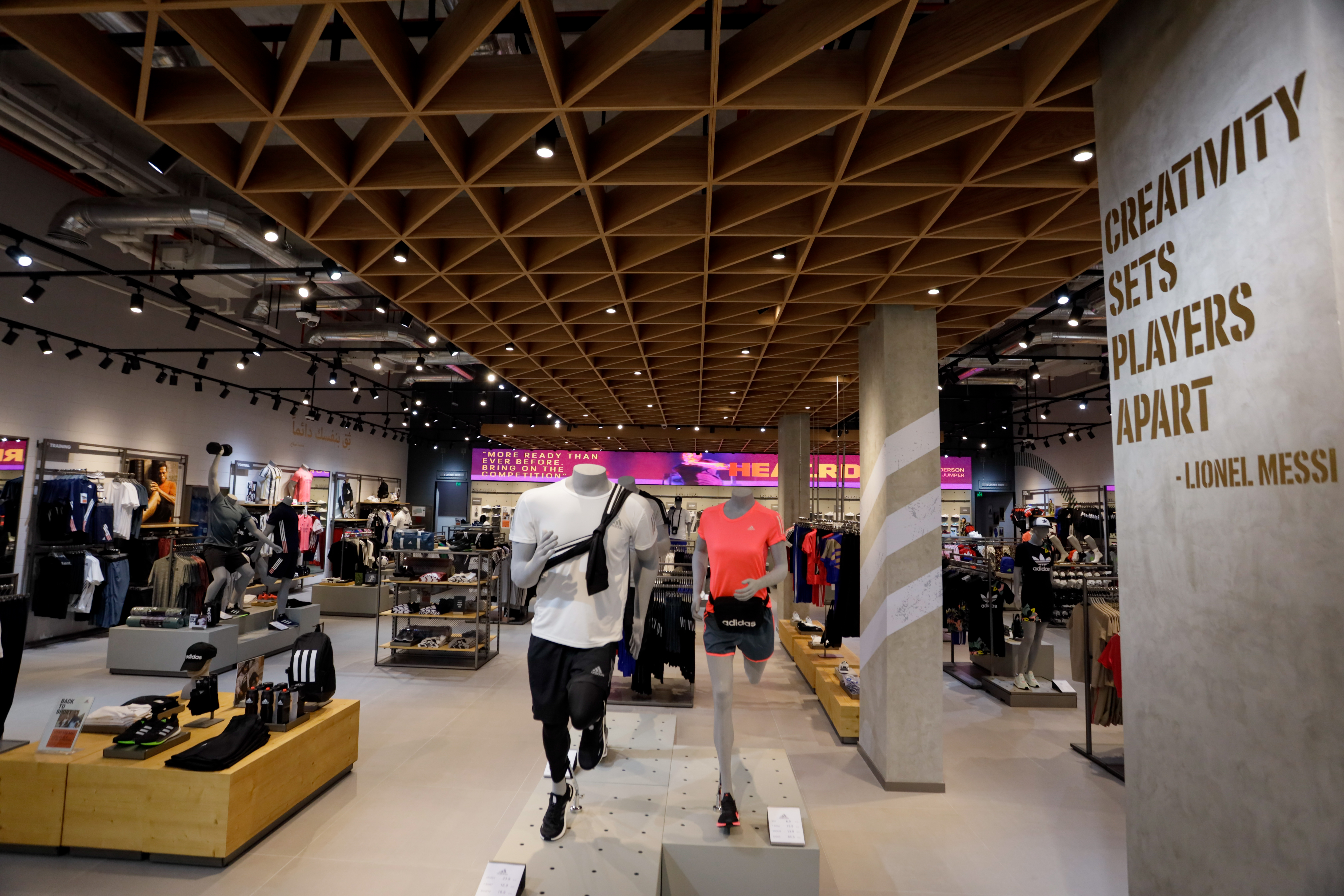 Adidas originals store maxi mall urbano mendoza outlet jobs